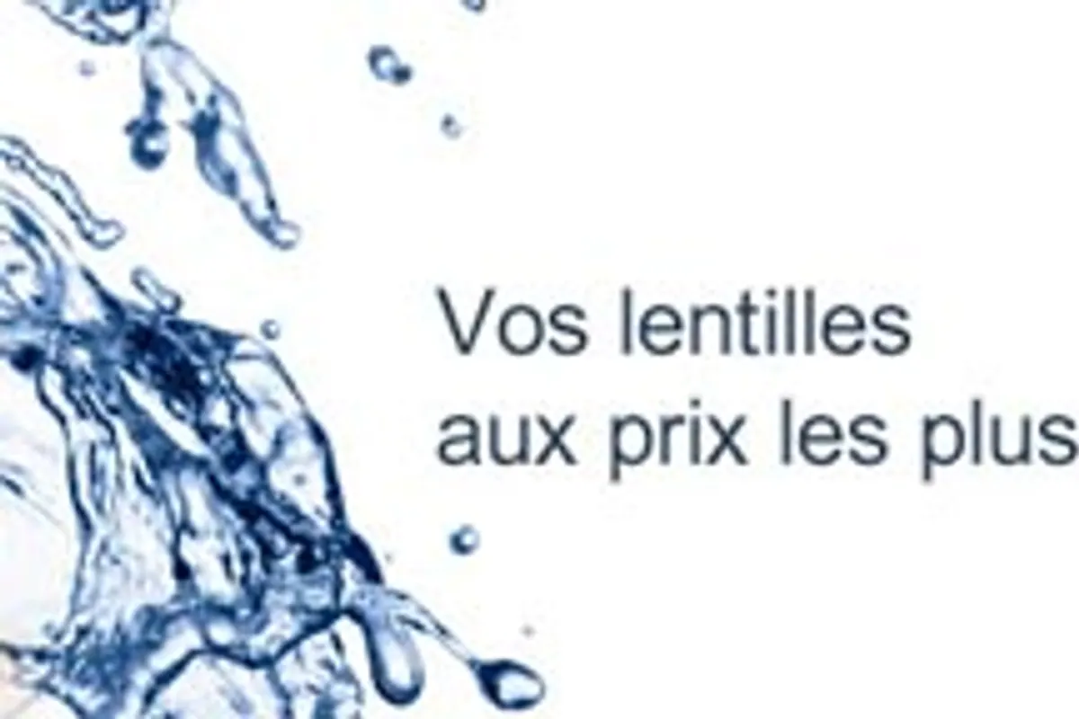 Boîtes de lentilles de contact et ordonnance posées à côté d’une paire de lunettes